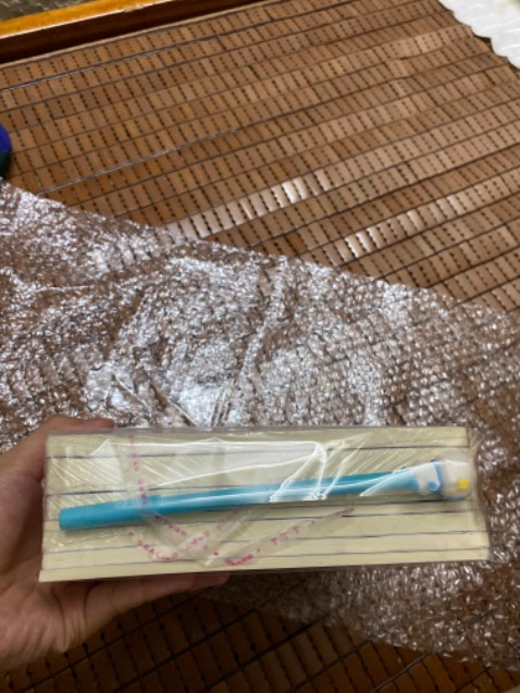 Giao nhanh, shipper cuti, mua nguyên bộ còn được tặng cây bút nè mn