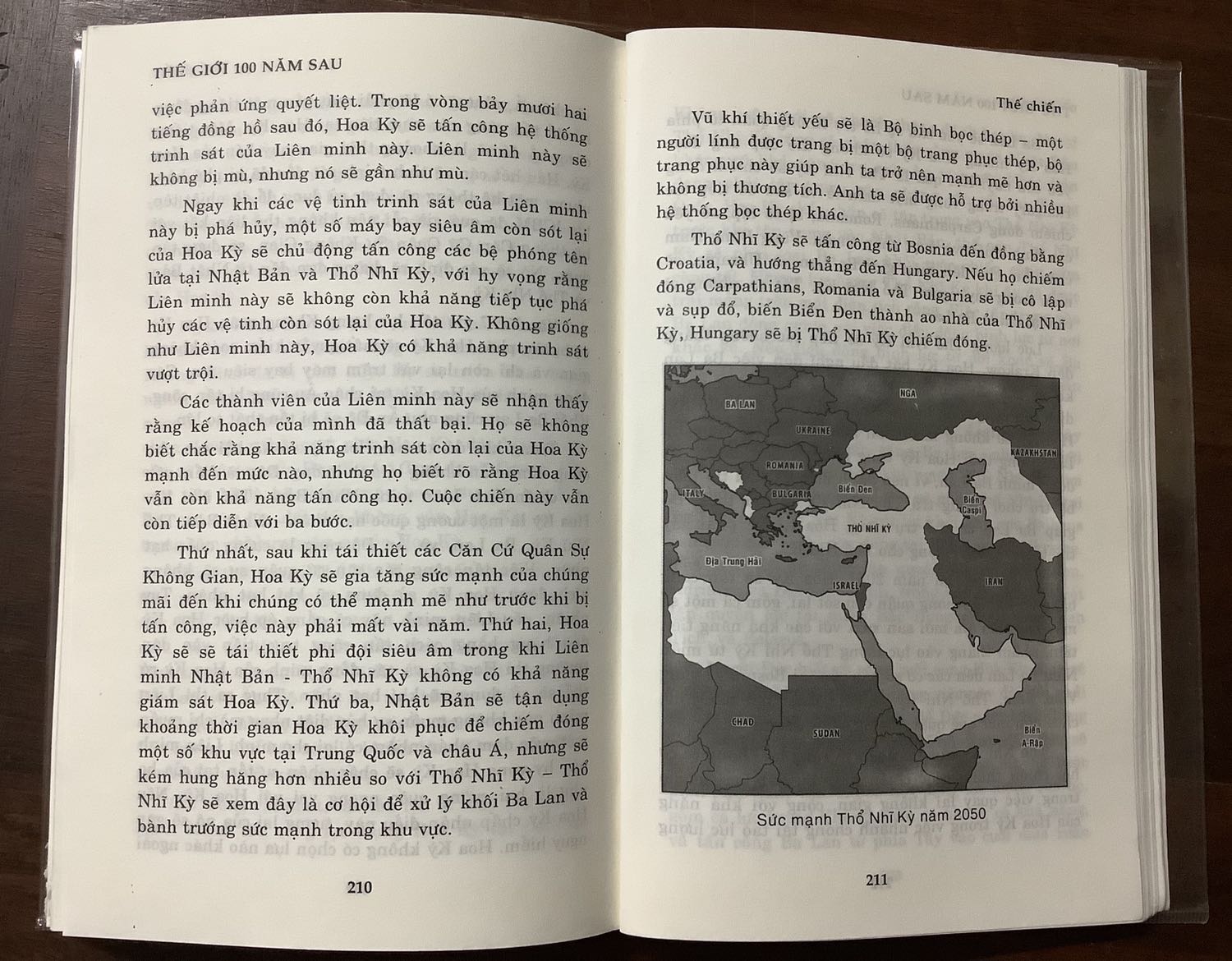 Cuốn này viết năm 2009 nên khi đọc năm 2020, mình có điều kiện đọc và chiêm nghiệm thêm.
Khác với những dự đoán thông thường, cuốn này đề cao Sự sụp đổ của Nga như một phần tất yếu.
Một số thông tin về sự lớn mạnh của Mexico cũng khá đáng ngạc nhiên.
Tuy nhiên, phần dịch thuật có một số chỗ mắc lỗi sai điển hình do người dịch chưa từng đọc tài liệu tương ứng bằng tiếng Việt.
Tóm lại, cuốn này đọc để biết thêm chứ đa phần những điều dự đoán ở đây khó thành hiện thực được.