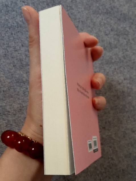 Mình thích các loại sách có giá trị tâm linh như vậy. Ấn tượng đầu tiên là Quyển sách khá dễ thương, màu Pink giấy nhám rất xịn mịn. Thứ 2 là Layout thoáng mắt và dễ chịu. Nhận thông điệp và sự chỉ dẫn đúng đắn từ Vũ Trụ là 1 điều trên cả tuyệt vời Cảm ơn Tiki ❤