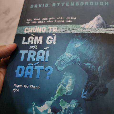 Bìa in nổi tuyệt vời ạ
Sách về những hậu quả con ng gây ra cho trái đất
Tầm nhìn về tương lai
Và đề ra các chương trình cùng hành động để bảo vệ trái đất