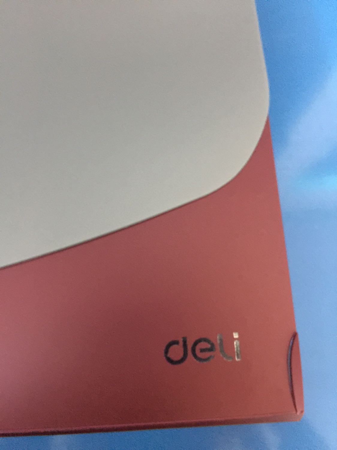 Cặp đẹp mỗi tội bị rách 1 ít ở góc, hơi bùn:((