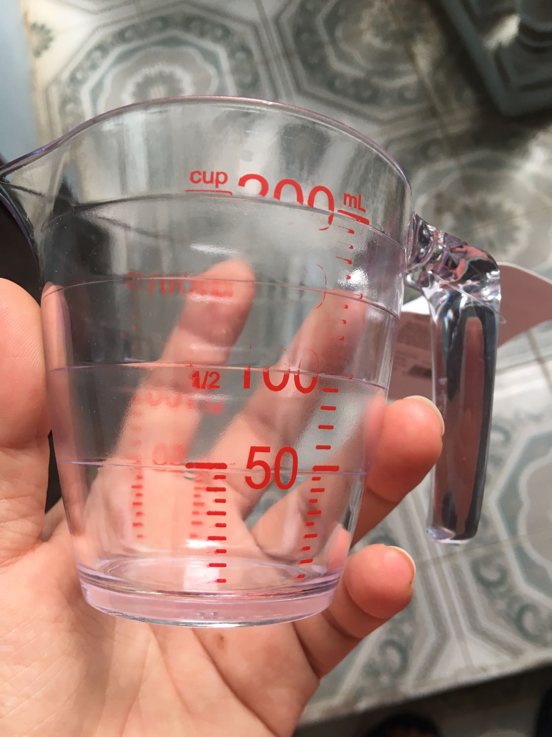 Sao chiếc cốc đong mà vạch mờ như vầy shop hỡi???!