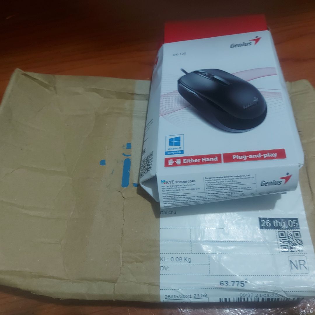Thời gian giao hàng khá ổn, đóng gói cẩn thận nhưng mình đoán bên J&T vận chuyển rồi làm móp hàng như vậy, chuột mặc dù có chống sốc nhưng vẫn bị trầy, cũng may dùng được. Hơi tệ