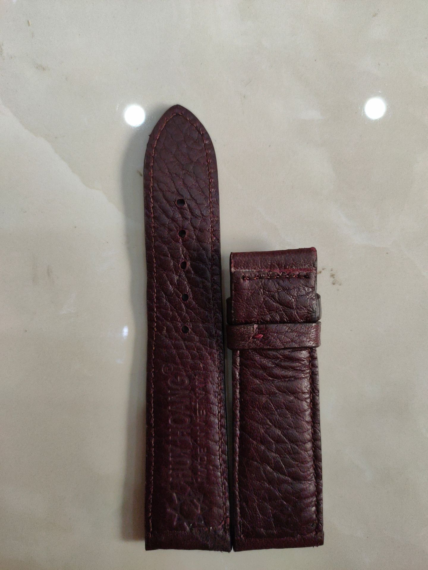 Dây da mềm.... Đẹp có hộp và thẻ bảo hành đầy đủ...