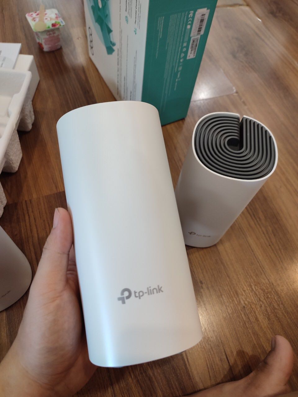 Sản phẩm giao nhanh, nhưng khui hộp ra thì không còn tem niêm phong của shop, nữa model 2 pack mình mua lần này có khác với 3 pack lần trước mua của tiki phân phối, cảm giác khác nhưng mong vẫn chính hãng và hoạt động ổn định như nhau tóm lại là chỉ vì cần thêm 2 pack nên mình mới chốt. Còn đâu cứ tiki trading mà mua cho lành nhé