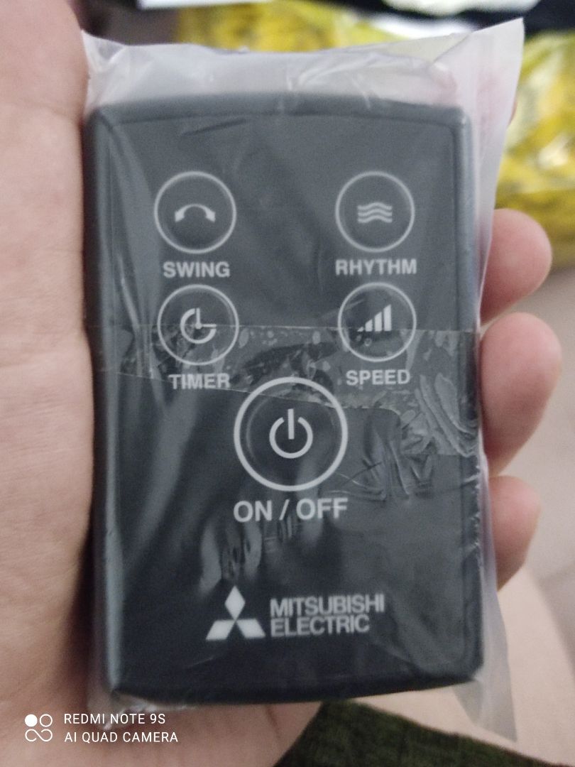 Mình cực kì hài lòng về sản phẩm, sản phẩm chính hãng và chuẩn xuất xứ Thái Lan. Thân quạt rất cứng cáp và chắc chắn, trông điều khiển cũng rất xịn xò 😁. Hàng về nhanh, Shop cũng tương tác với khách hàng nhanh.10 điểm chất lượng và dịch vụ.