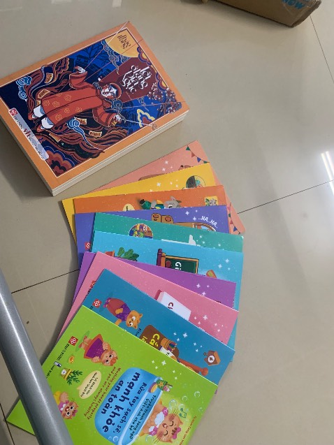 Mới đọc thử 1 quyển thì thấy khá hay