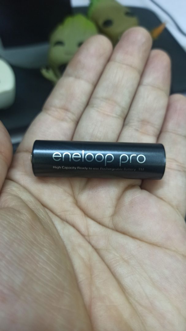 Hàng chính hãng 100% nên mọi người yên tâm khi mua ở shop này nha, giao siêu nhanh nhưng buồn là không được shop tặng kèm hộp đựng pin ?