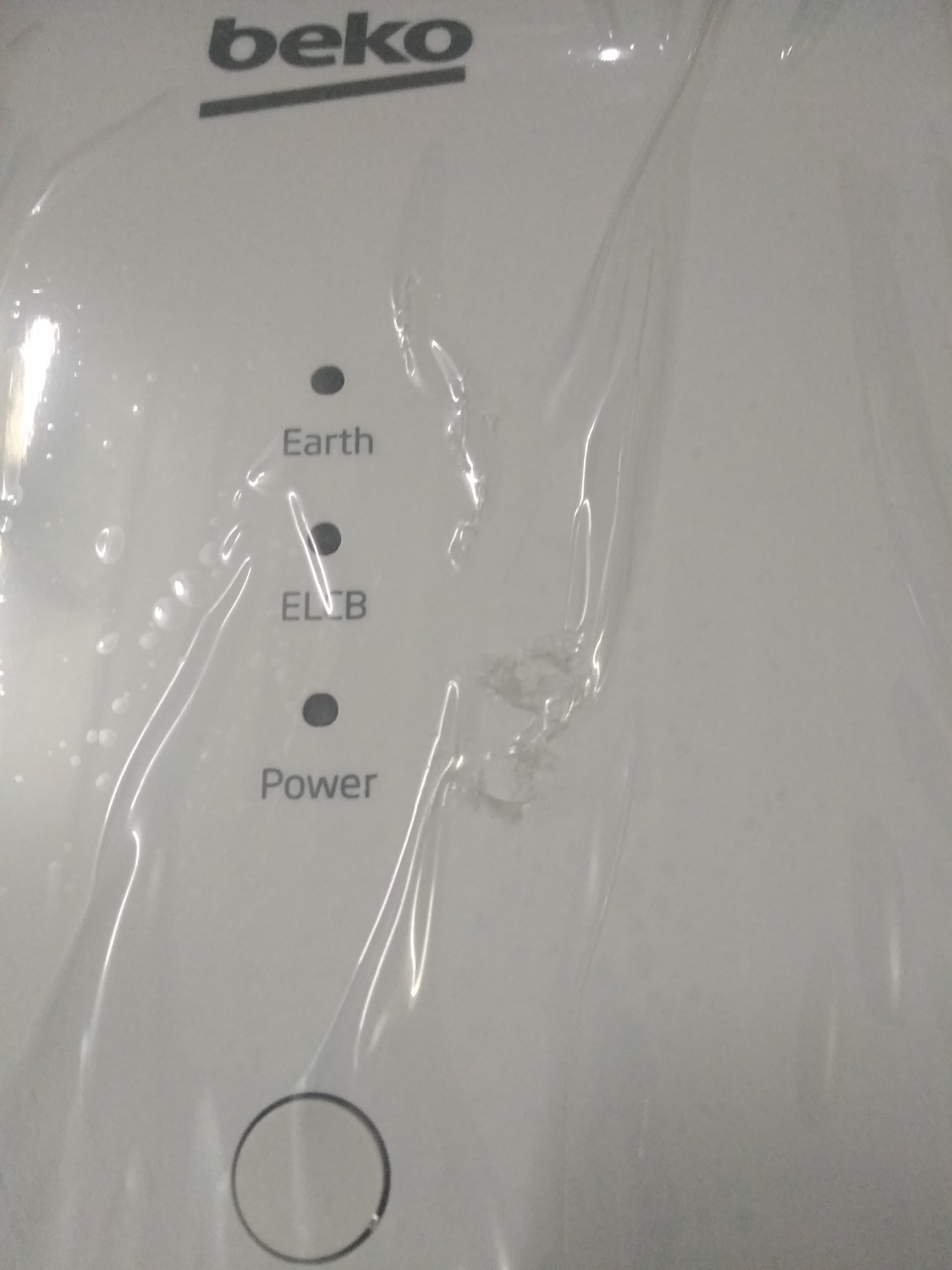 Tôi không biết bên Tiki kiểm tra đơn hàng 658531458 kiểu gì mà để sản phẩm bên trong trầy xước trong khi bên ngoài bao gói rất cẩn thận. Đặt hàng từ ngày 9/9 đến ngày 11/9 nhận được hàng tưởng ngon lành, ai ngờ phải đóng gói gửi lại vì sp bị lỗi đến hôm nay 16/9 vẫn phải chờ đợi mặc dừ đã thanh toán tiền hết cho Tiki. Tôi ko hiểu tại sao các bạn không kiểm tra kỷ sp trước khi đóng gói để bây giờ lại giao cho đơn vị hậu mãi Tiki kiểm tra tình trạng sp rồi mới hối âm cho KH, các bạn là Tiki trading chứ có phải đơn vị cung cấp khác đâu, trách nhiệm kiểu gì vây.