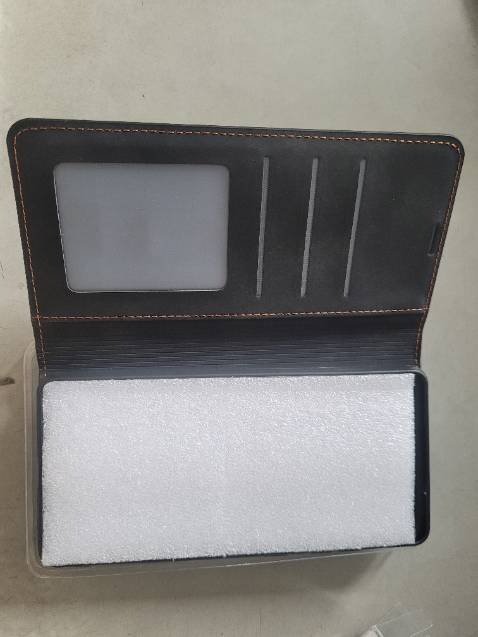 ốp dày, chắc chắn, đường chỉ may viền chắc, đẹp. chất da mịn nhưng dễ bám bẩn.