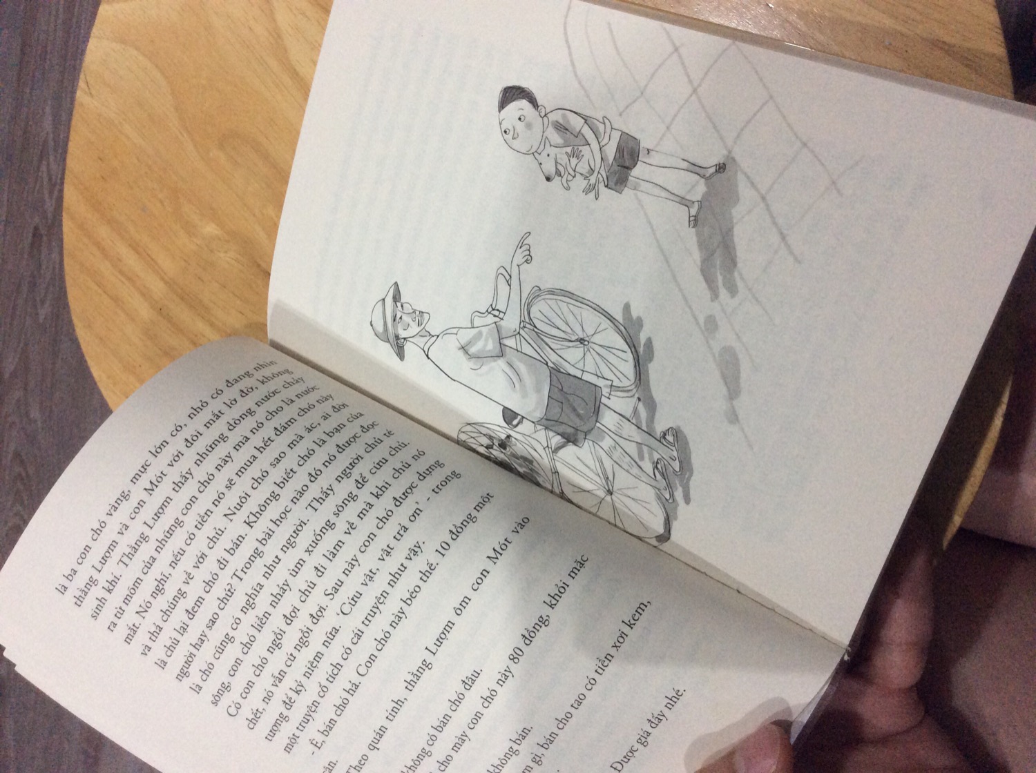 Vô tình biết đến tác phẩm này và không khỏi nhiều lân bật cười khi đọc. Lối văn phong dí dỏm hài hước nhưng cũng thân mật gần gũi làm người đọc, nhất là những người con Sài Gòn, không ít lần cảm thấy bồi hồi xúc động. Đây là một cuốn sách dễ đọc, dễ cười và dễ cho người ta nhiều hoài niệm về một Sài_Gòn_hồi_đó.