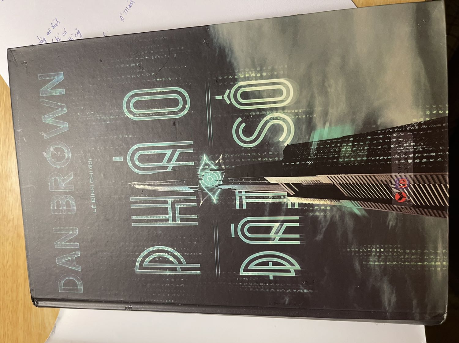 sách được giao nhanh, đc giảm giá nên mình tranh thủ mua luôn, nhưng kh biết có phải hàng giảm giá mà sách chỉ được đựng vào thùng gửi hàng mà kh đc bọc lại. Sách xước cả bìa bọc ngoài lẫn bìa bên trong. Nếu biết vậy từ đầu thì mình sẽ cân nhắc lại trc khi mua hàng.