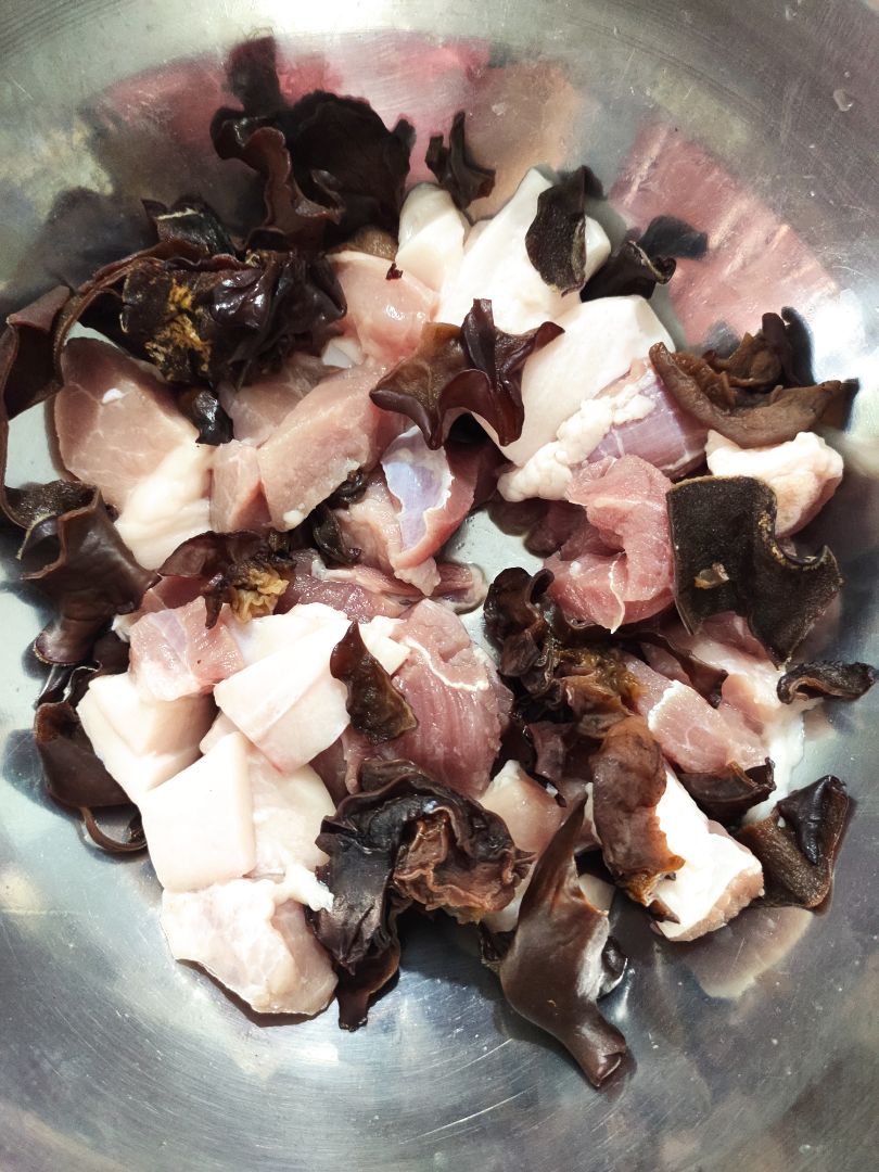 K thể tin dc là cái máy xay này siêu nhân đến vậy,biết thế mình đã mua sớm hơn rồi.
nhà mình đúng là fan của Lock & Lock.
xài cực thích luôn nha mấy chị ơi,xay thịt tầm 20 giây là thịt nhuyễn ra luôn ấy,mà đặc biệt mình thấy cực kì vệ sinh khi ăn thịt xay ở nhà.