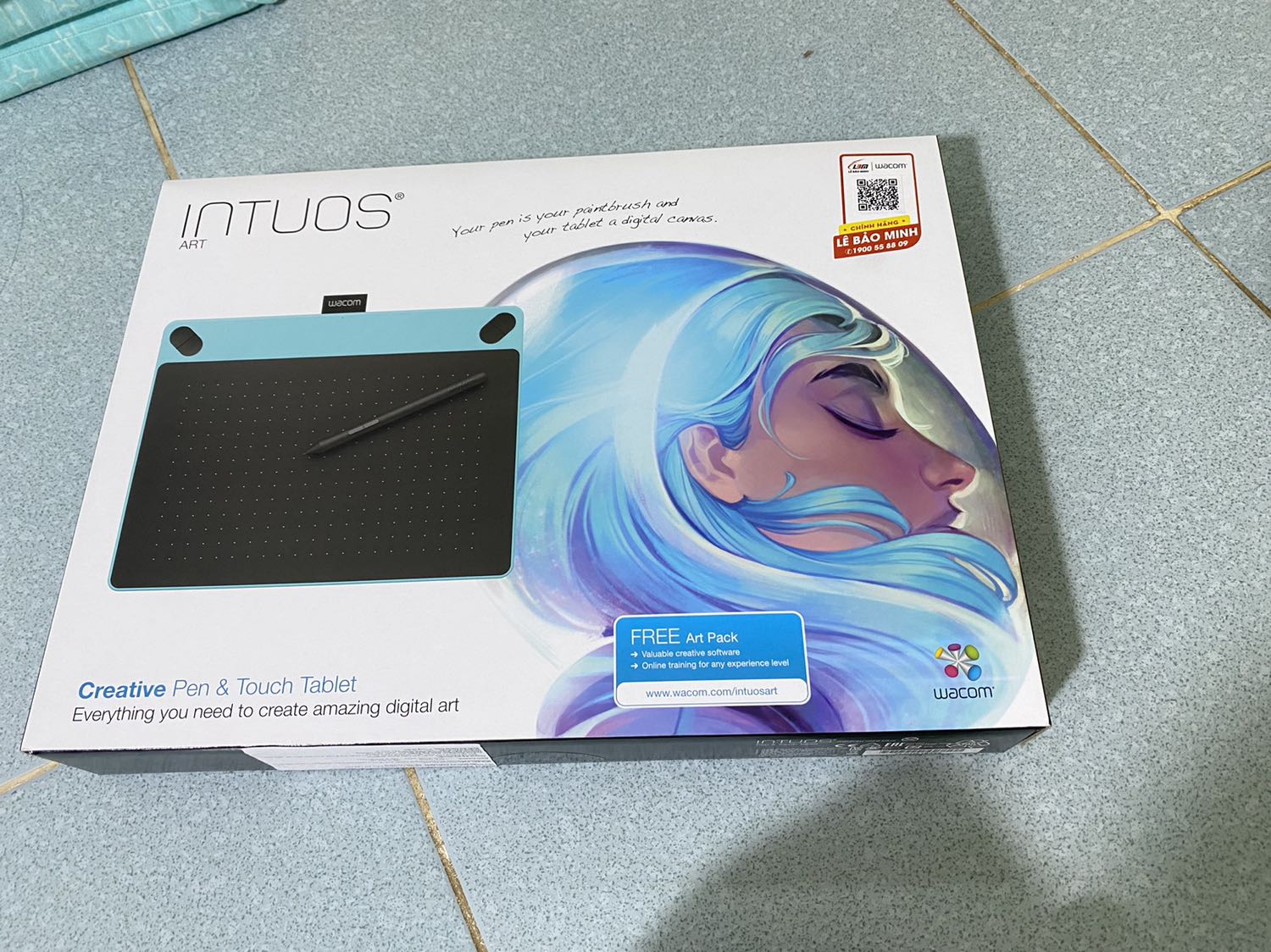 Bảng viết nhạy, cảm giác khi viết êm, nét viết mượt. Mua để dạy online bữa giờ thấy hiệu quả
Mình dùng mac nên phần cài đặt hơi khó khăn nhưng được hỗ trợ kĩ thuật nhiệt tình. Giao hàng chậm hơn dự kiến 2 ngày do dịch nhưng ko sao. Đặc biệt là gói hàng cực kì cẩn thận. Bảng nhỏ nhưng gói nguyên thùng carton to hơn thùng mì và bên trong bọc, xốp bảo vệ kĩ lưỡng. Rất ưng khi cầm kiện hàng lẫn sản phẩm trên tay.