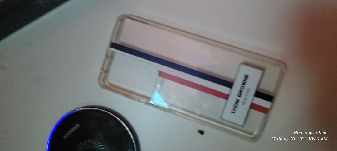 đẹp nhưng phần viền camera kg ôm sát phần nhô lên của camera