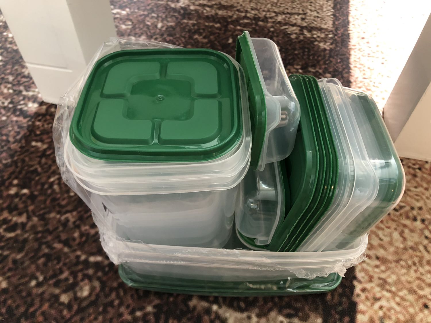 tiện lợi, nắp chặt, đựng ok lắm