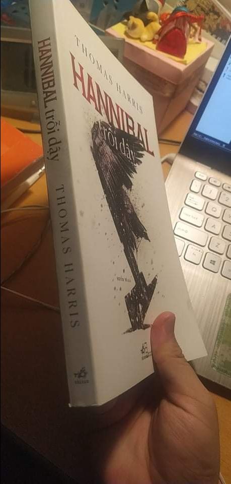 Tiki care rất đỉnh, mình có mua sách về thì thấy cấn một chút ở bìa, liên hệ tiki đổi hàng thì từ thứ 2 được giao mà chủ nhật đã được nhận sách đổi rồi nè. Đã thế còn săn được sale 50% chứ! Hình before after cho bạn nào cần nha. Đừng ngần ngại liên hệ tiki