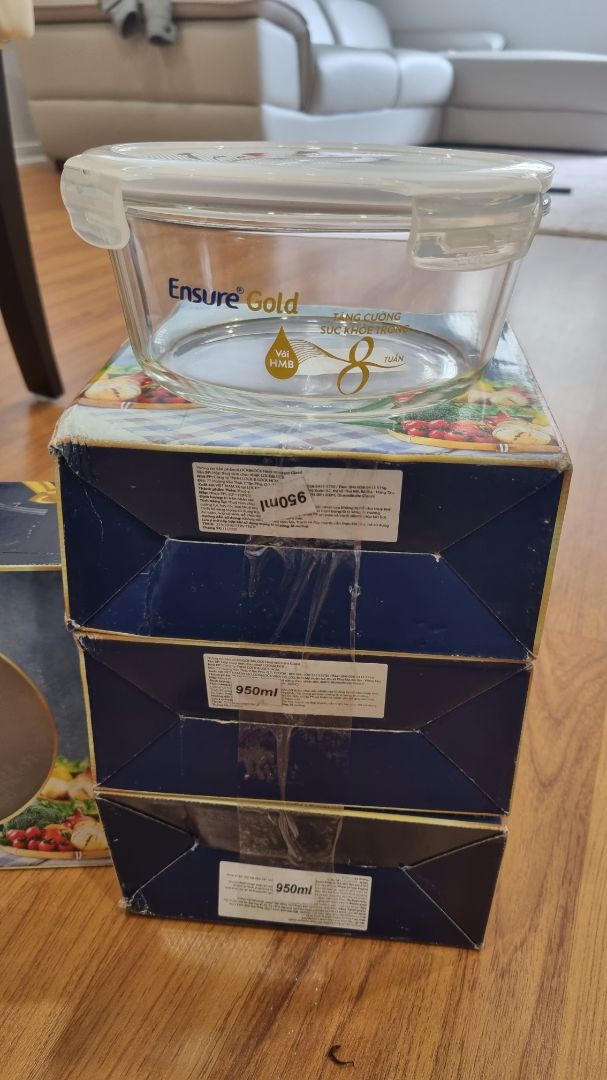 Hàng tặng mà đem bán thế này thì không được rồi. Sao không nói ngay từ đầu là hàng tặng và có ảnh chụp đúng sản phẩm để người mua biết.