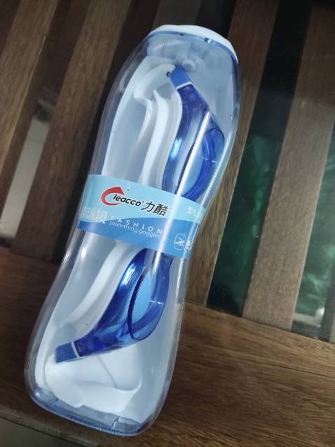 Cực kỳ hài lòng, kính ôm mắt, chun vừa vặn. Kính rất trong, hộp sang Cực kỳ hài lòng, kính ôm mắt, chun vừa vặn. Kính rất trong, hộp sang