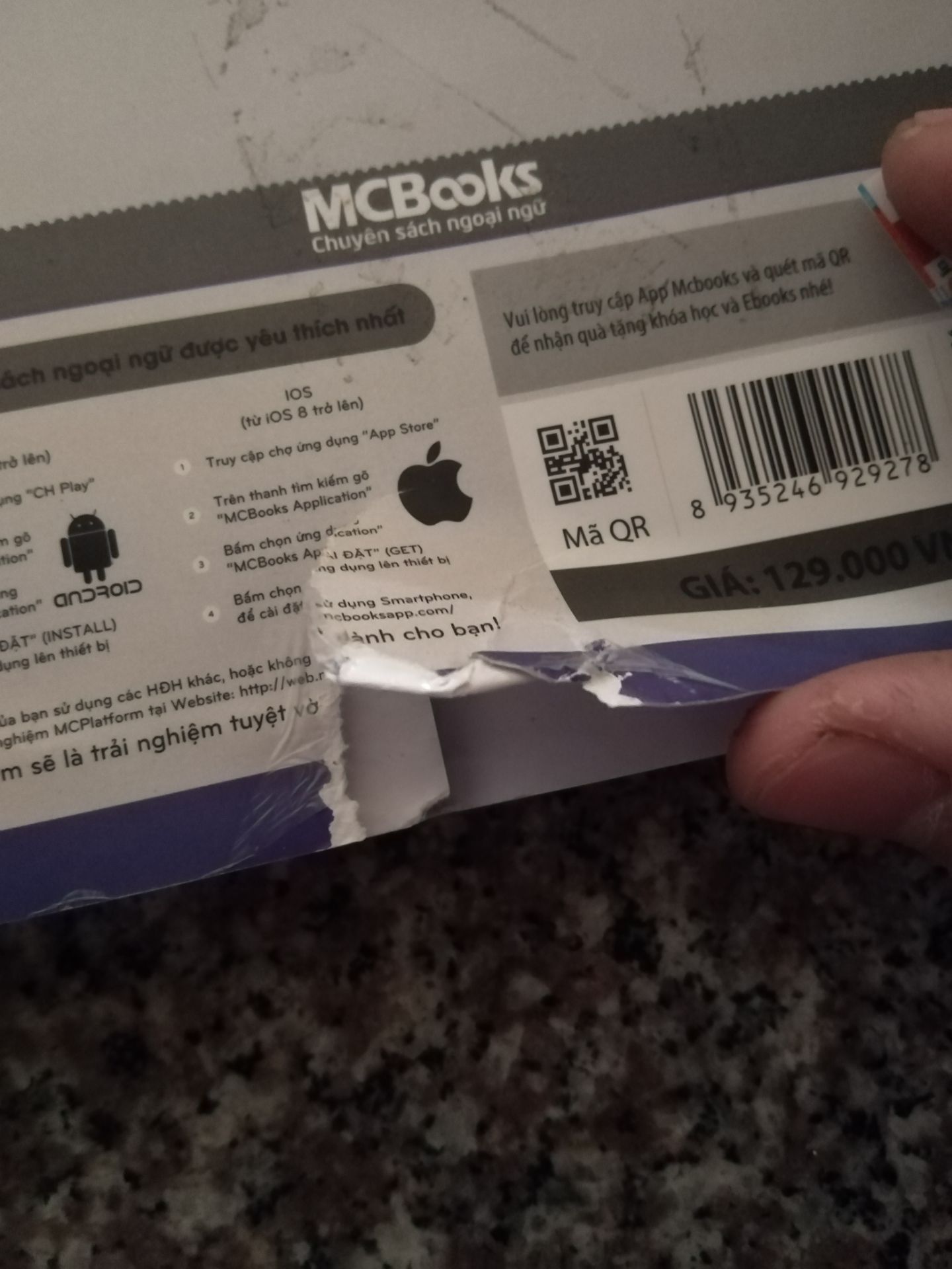 sách cũ mèm, xước, dính mủ phía sau, lại còn rách nữa chứ. Đóng gói sơ sài. Bẩn không chịu nổi lun. Tệ