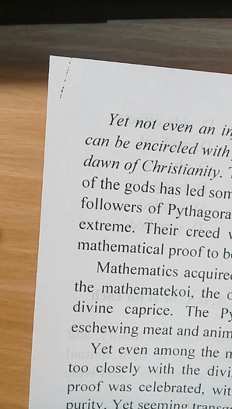Dày lắm luôn. Có một xíu lỗi in ấn (gáy lệch, khoảng cách đến viền hơi mỏng, có 1 vài vệt đen) nhưng mìn không quan tâm hình thức lắm nên ưng ý.