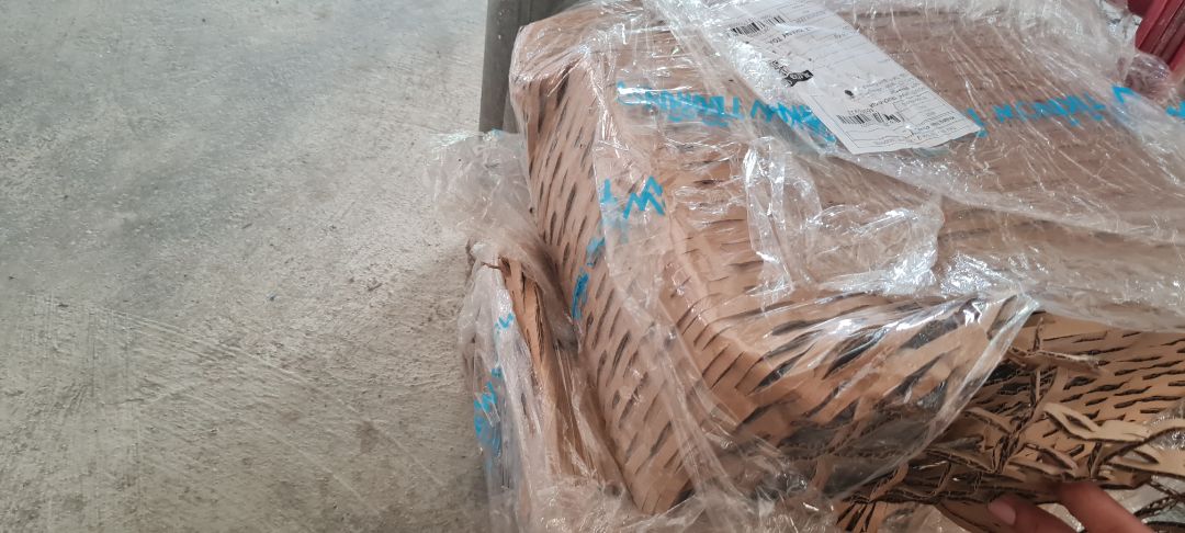 mua hàng được kèm quà tặng nên rất thích . nhưng khi đặt mua bà con nên cân nhắc giá thị trường với giá online và kiểm tra xem có được miễn phí ship không , quà tặng kèm theo sẽ đội giá sản phẩm lên . nên so sánh cân nhắc trước khi đặt mua . mỗi thời điểm mỗi giá nếu có thời gian thì nên canh thời điểm phù hợp rồi hãy chốt giá nhé !