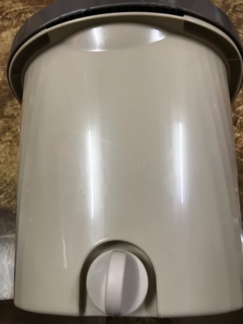 Giao nhanh thích ghê: đặt tầm 5h -7h nhận hàng. Thiết kế chỉn chu: thùng nước vừa phải, cây lau dài, được tặng 2 bông lau. Tui xài nhiều cây- thùng lau rồi: thấy bộ này đáng mua