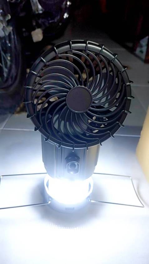 Đèn, quạt hoạt động tốt. Nhận hàng đủ. Phù hợp giá tiền. Đèn, quạt hoạt động tốt. Nhận hàng đủ. Phù hợp giá tiền.