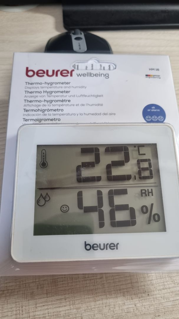 Sản phẩm chính hãng được bảo hành 24 tháng. Pin sản phẩm là pin cúc áo cr2025, sẽ hay hơn nếu dùng pin tiểu nhỏ. Mình có 1 nhiệt  ẩm kế điện tử khác dùng pin tiểu 4 năm chưa hết pin