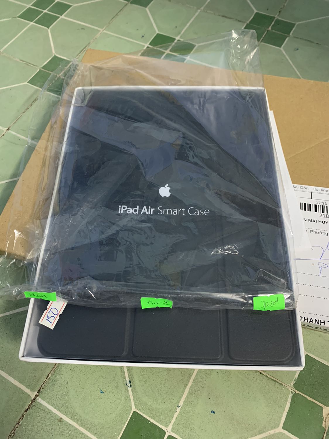 Treo đầu dê bán thịt *** là đây. Quá thất vọng về tiki, rao bán bao da cho ipad air 4 10.9 inch - Hàng nhập khẩu, mà giao hàng thì như hàng chợ đã vậy còn sai ko biết là vô tình hay cố ý nữa. Sẽ không có lần sau, vui lòng giải quyết trả hàng và hoàn tiền gấp.