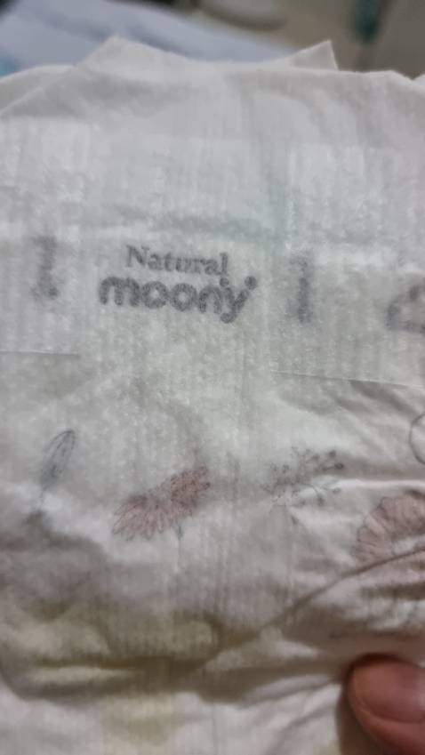 Tã êm và xài tốt, thấm hút tốt, thoáng mát, bé xài k bị hăm Tã êm và xài tốt, thấm hút tốt, thoáng mát, bé xài k bị hăm