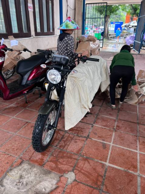 Cảm ơn mr Phương phòng Kinh doanh và team Yamaha Sáng Thu. Các bạn hỗ trợ mình rất tận tình và chuyên nghiệp.

1. Hỗ trợ tư vấn chi tiết và dễ hiểu. 

2. Hỗ trợ đóng thùng và gởi xe từ Quảng Ngãi vào SG  rất kỹ và đúng thời gian đã hẹn trước. 

P/S: lần đầu mua xe máy online. Mình rất phân vân nhất là chọn 1 đại lý ở xa SG. Tuy nhiên sau khi làm việc với team Sáng Thu mình cảm thấy rất hài lòng. Dịch vụ các bạn hơn mức 5 *. Cảm ơn team nhiều. 

Các bạn thích dòng PG-1 mà ở các TP lớn Hcm-HN chưa mua được hãy chọn Sáng Thu nhé.

Thân,