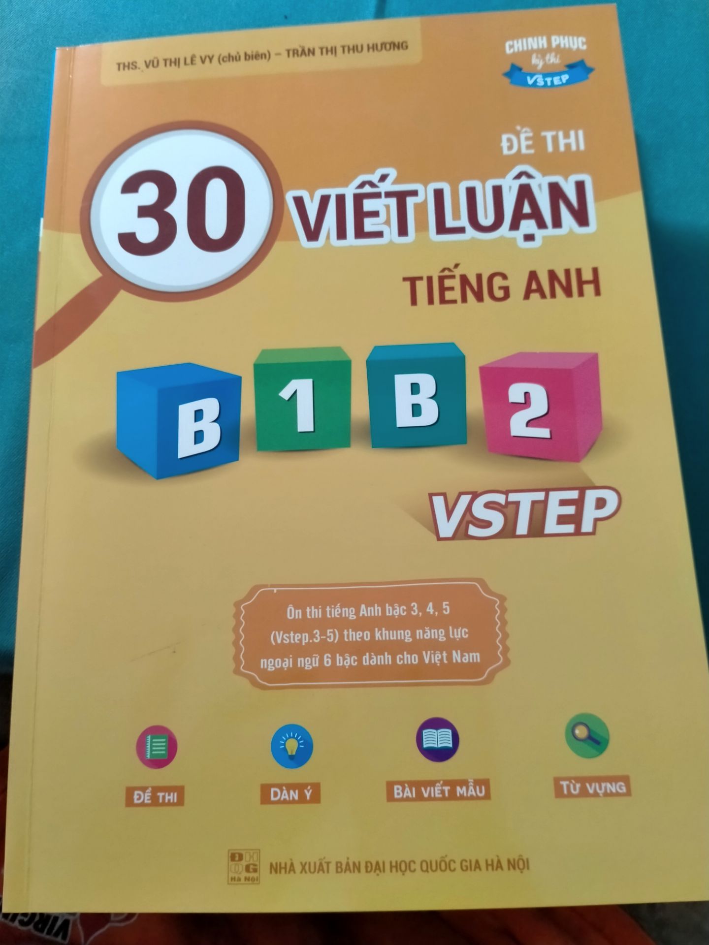 sách rất hay, hướng dẫn chi tiết.  rất phù hợp với những người đang bắt đầu, muốn xây dựng nền tảng cấu trúc, từ vựng, cách diễn đạt trong bài viết. Về hình thức sách được thiết kế, bố trí đẹp, dễ hiểu và thu hút,. tạo cảm giác thích thú, thoải mái khi học. Nội dung luôn rất hữu ích. Mong mình và các bạn sẽ cùng học tập chăm chỉ với sách, cùng kiên trì trong sự yêu thích với Tiếng Anh, và cùng cố gắng 😉💛