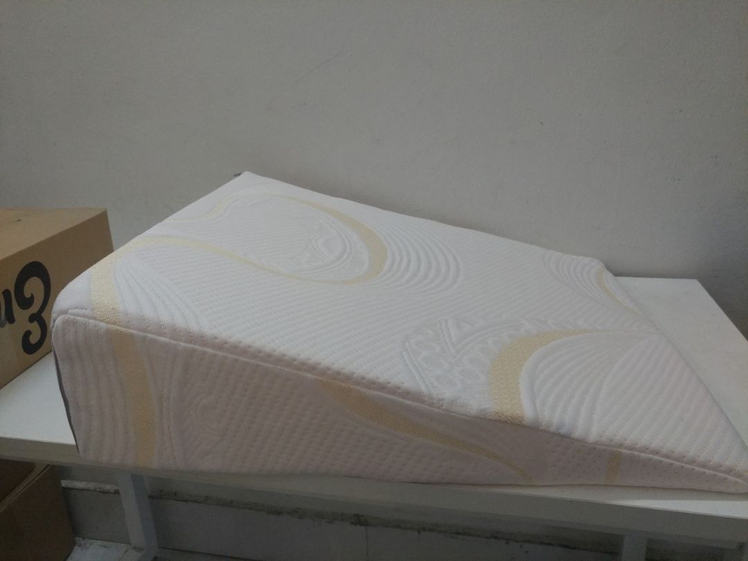 Gối đúng như hình quảng cáo, đàn hồi tốt cũng không bị lún người khi nằm lên. Ổn