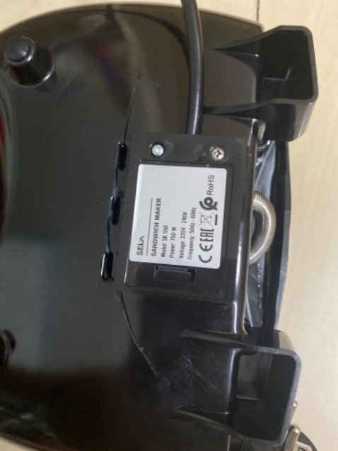 Nay nướng lần đầu, nóng quá nứt nhựa, nóng ko đều! Khét ngay giữa, ko tháo ra để vệ sinh được!