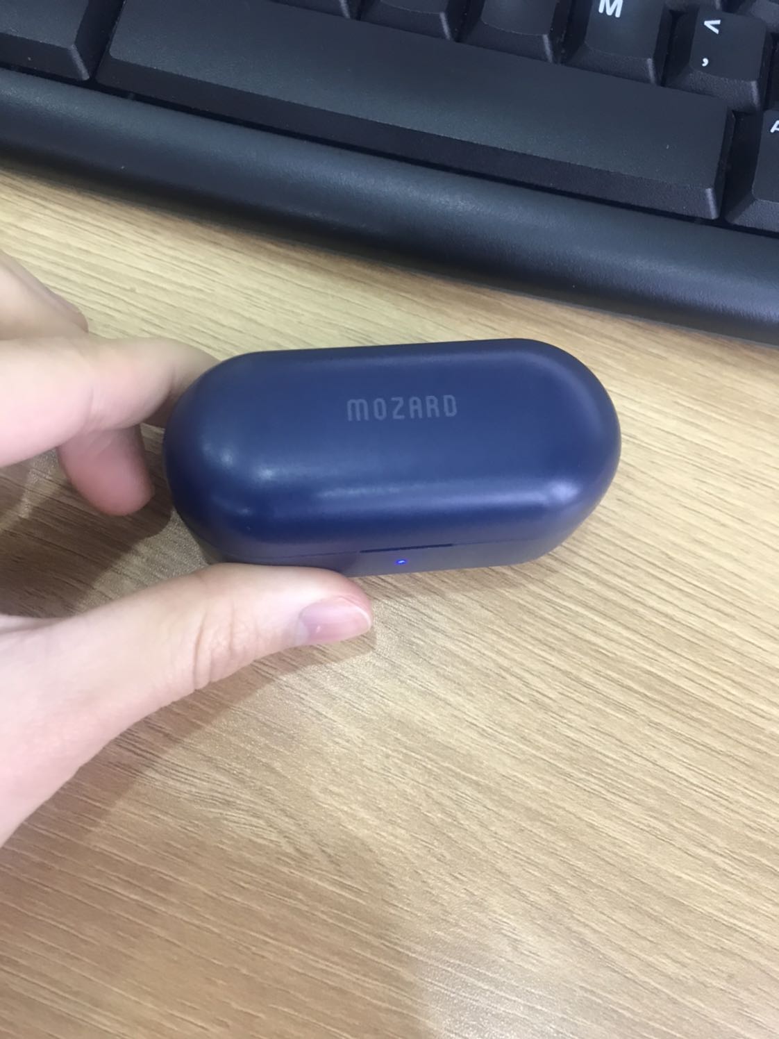 đầu căm tốt, cắm vào có bluetooth luôn. Khắc hẳn mấy cái 40k trên ***, chán kinh khủng
Nhưng chỉ bắt dc tai nghe bt nhỏ này của mình chứ tai nghe LG lại ko bắt dc 
Nhưng chắc do tai nghe chứ kp do đầu cắm
Còn độ bền hay ko chưa rõ, phải dùng đã
sẽ review lại sau đầu căm tốt, cắm vào có bluetooth luôn. Khắc hẳn mấy cái 40k trên ***, chán kinh khủng
Nhưng chỉ bắt dc tai nghe bt nhỏ này của mình chứ tai nghe LG lại ko bắt dc 
Nhưng chắc do tai nghe chứ kp do đầu cắm
Còn độ bền hay ko chưa rõ, phải dùng đã
sẽ review lại sau