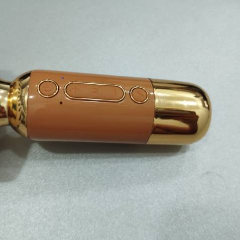 Giao hàng nhanh chóng, shop tư vấn rất nhiệt tình
Hàng chính hãng, loa bên dc thiết kế bên trong micro, nghe hay, hút âm tốt, hát ổn, giá sale 1 củ, sp có bảo hành đầy đủ nên rất yên tâm. Mình mới mua thêm 1 cái để ghép đôi hát song ca.