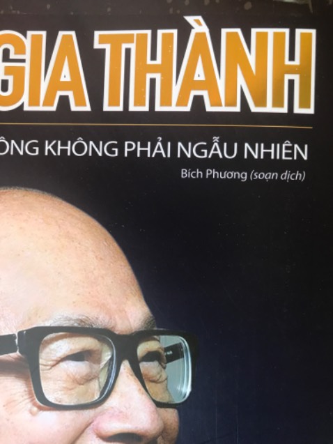 Sách đọc hay.Chữ sách không có dấu hiệu bong tróc.Nhưng...chữ bìa bị mất màu như kiểu là tróc màu,tróc sơn.Nói chung tốt gỗ hơn tốt nước sơn.Nếu ai tập trung nội dung sách mà không cần bìa phải xuất sắc thì sách vẫn là một lựa chọn hợp lý.