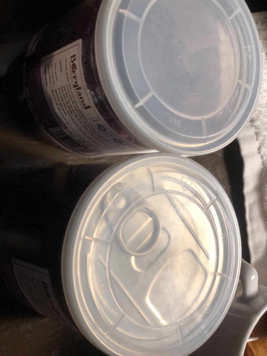 Thấy 2 hộp nhưng khi nhận hàng thì một hộp còn nguyên seal còn 1 hộp thì khg còn nguyên nắp đã mở và chỉ nửa hộp. Mong giải thích??