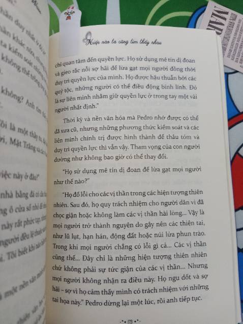 Lỗi font siêu ít😍ko bt phải do người dịch hay là người viết nữa, kì này mình đọc trơn tru hơn là cuốn ám ảnh từ kiếp trc. Bài học xen kẽ những câu chuyện, cho nên điều này thu hút đến nỗi mình đọc chỉ trong vòng 1 tuần haha. Mong là sẽ xuất bản thêm những cuốn khác của Brian
