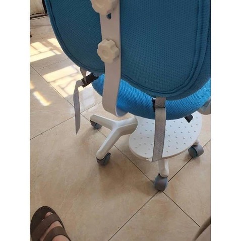 ghế ngồi lên chắc chắn không bị lắc lư như ghế trước mình mua . con mình thik quá