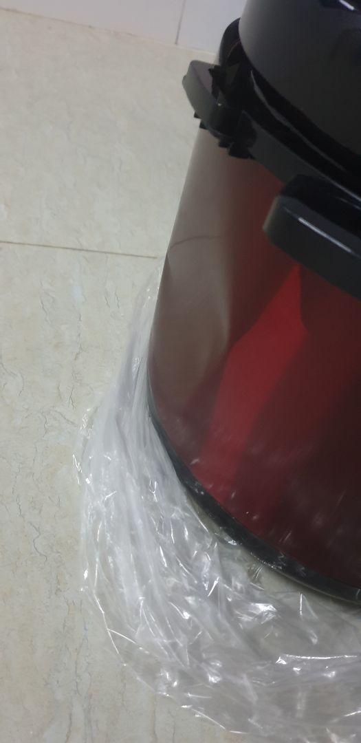 Tôi nhận hàng ngày 30/9/2021, khi nhận sản phẩm bị móp. Tôi đã 3 lần gửi yêu cầu đổi trả hàng với Tiki nhưng sau 3 lần Tiki hẹn, đến nay đã gần 1,5 tháng trôi qua vẫn ko có đơn vị vận chuyển nào liên hệ với Tôi để nhận lại hàng lỗi và đổi trả hàng mới. Thật sự thất vọng về cách làm việc của Tiki!