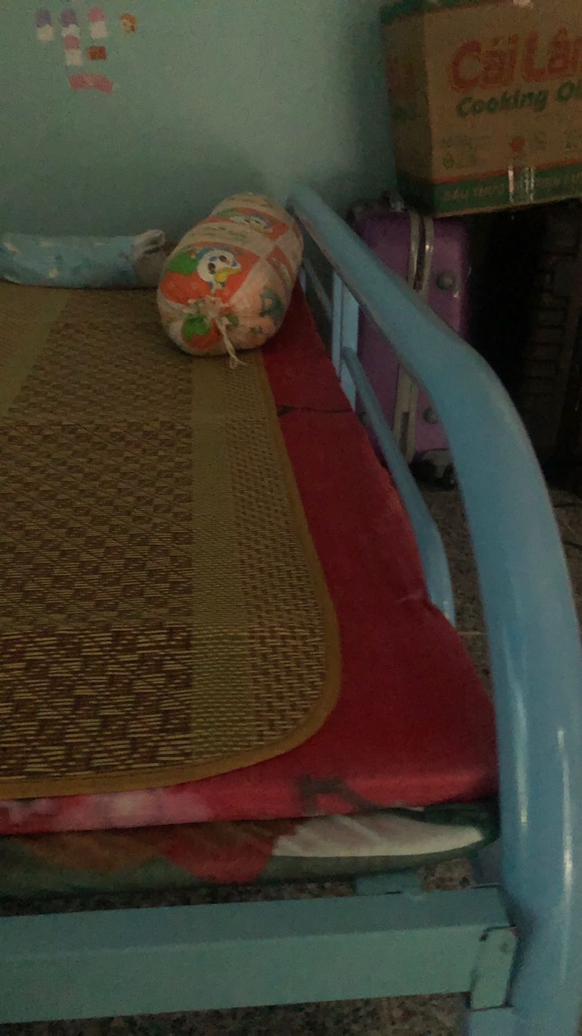 Mau chiếu chất lượng rất thích ok.nhưng kích thước chiếu làm ko đúng.tôi phải đổi 2 lấn lần đầu chiều ngang ngắn.ko vừa với khung giường.như tôi đăng bán khi mùa.đổi lần thứ 2.thì chiếu lại chiếu ngang dư còn chiều dài hụt ngắn lòi đệm như chup ở hình.tôi ko hài lòng ở điểm này.