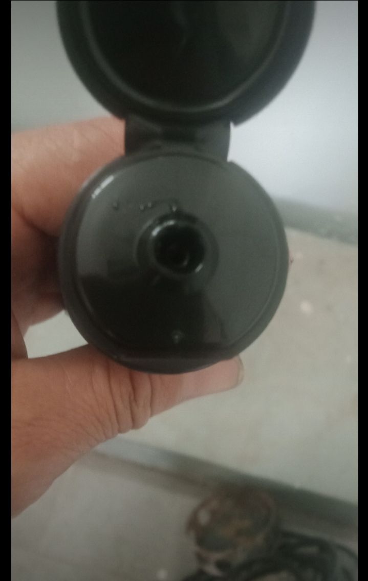 đây ko phải hàng giả thì cũng chẳng phải hàng thật, chỉ *** lấy tiền thôi. ko tem dán mà lại còn bị mở ra rồi, đến chỗ uy tín chất lượng tốt nhất Việt Nam mà còn chơi trò này thì bố thằng nào dám mua hàng, còn đánh giá cái nỗi gì