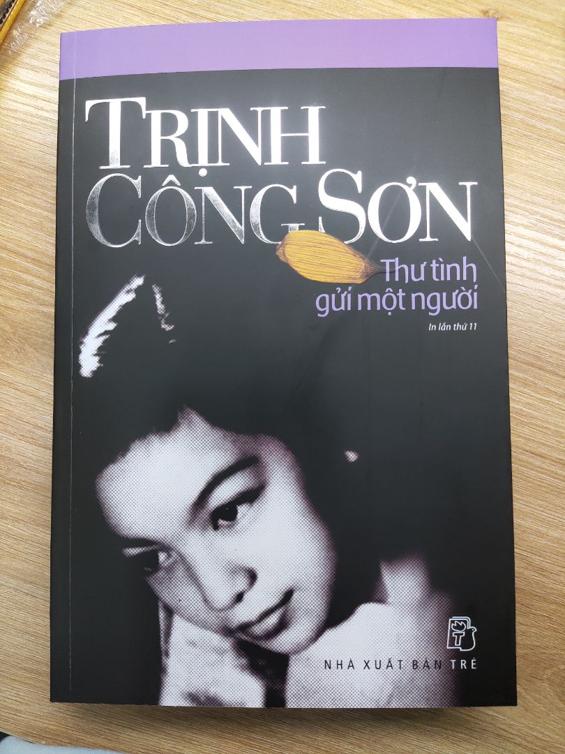 5 sao cho đóng gói vì có bao chống sốc, sách không bị cong tẹo nào. điểm trừ là bìa sách hơi dễ bám vân tay