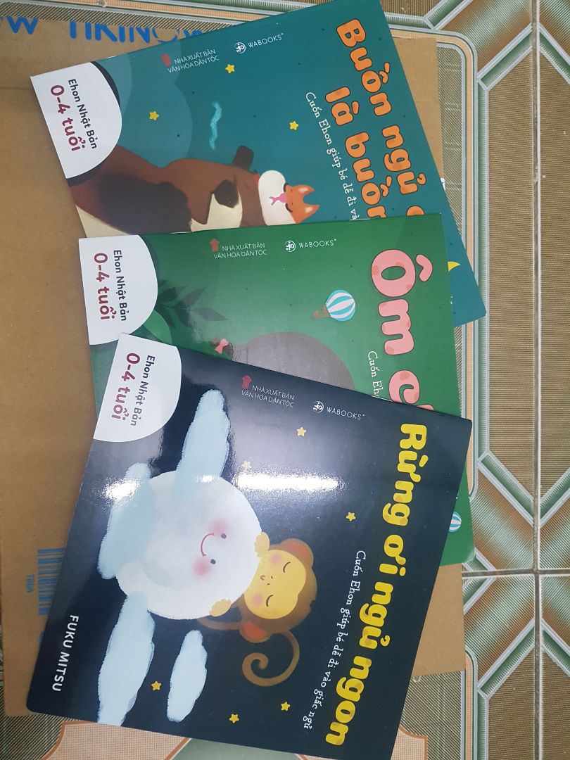 Giao hàng nhanh. Đang cho bé tìm hiểu về sách. cảm ơn shop.