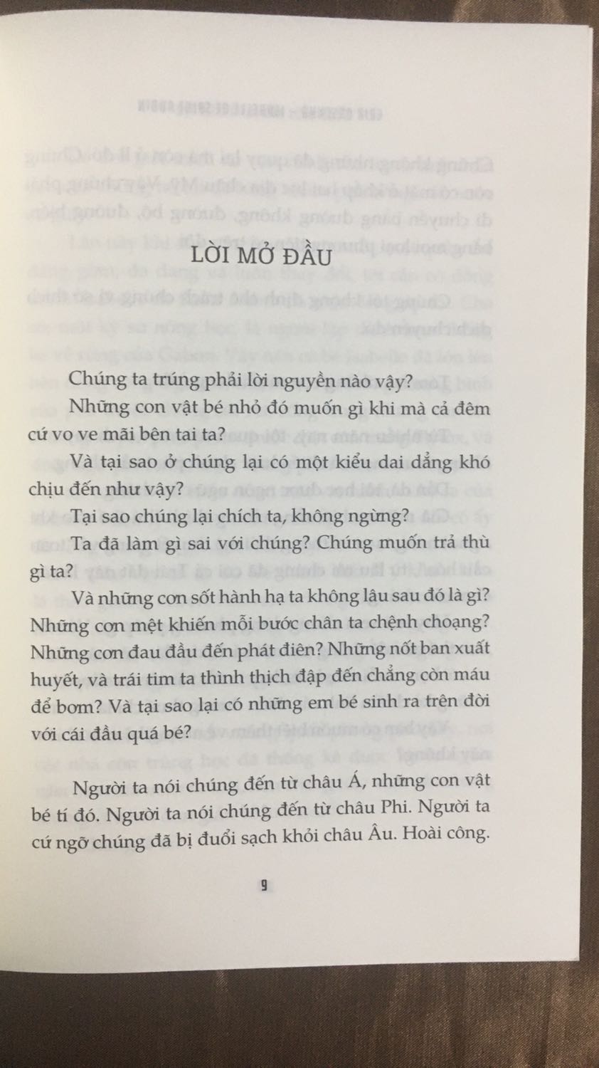 Mình mới đọc vài chương đầu mà thấy hấp dẫn lắm luôn. Chỉ với các loài muỗi và ký sinh trùng sống ký sinh chúng và mối liên hệ với con người, tác giả đã mở ra trước mắt ta một thế giới côn trùng sống động kèm theo những dẫn chứng khoa học đầy thú vị