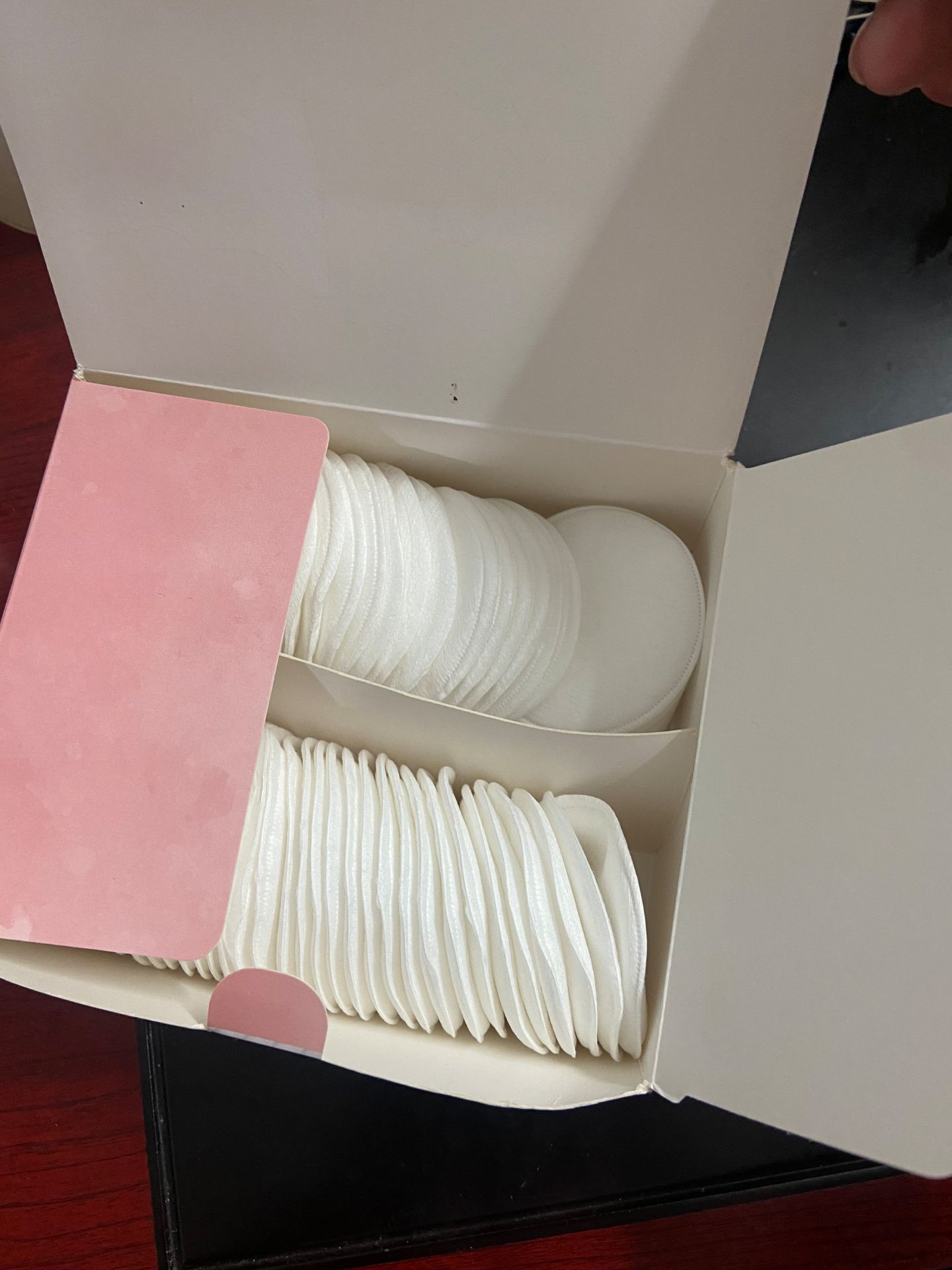 Kem chuối e nói xài 1 lần thấy rất OK không bị rít tay 
Bông mịn không sơ rất thick 
Serum mình thấy hàng thái xài rất OK mà giá rẻ