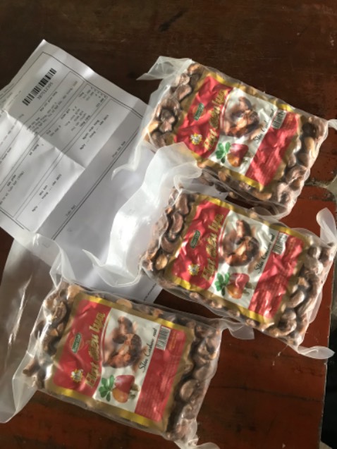 Mua kẹo tứ vị mà shop lại giao hạt điều! Làm ăn *** đảo !