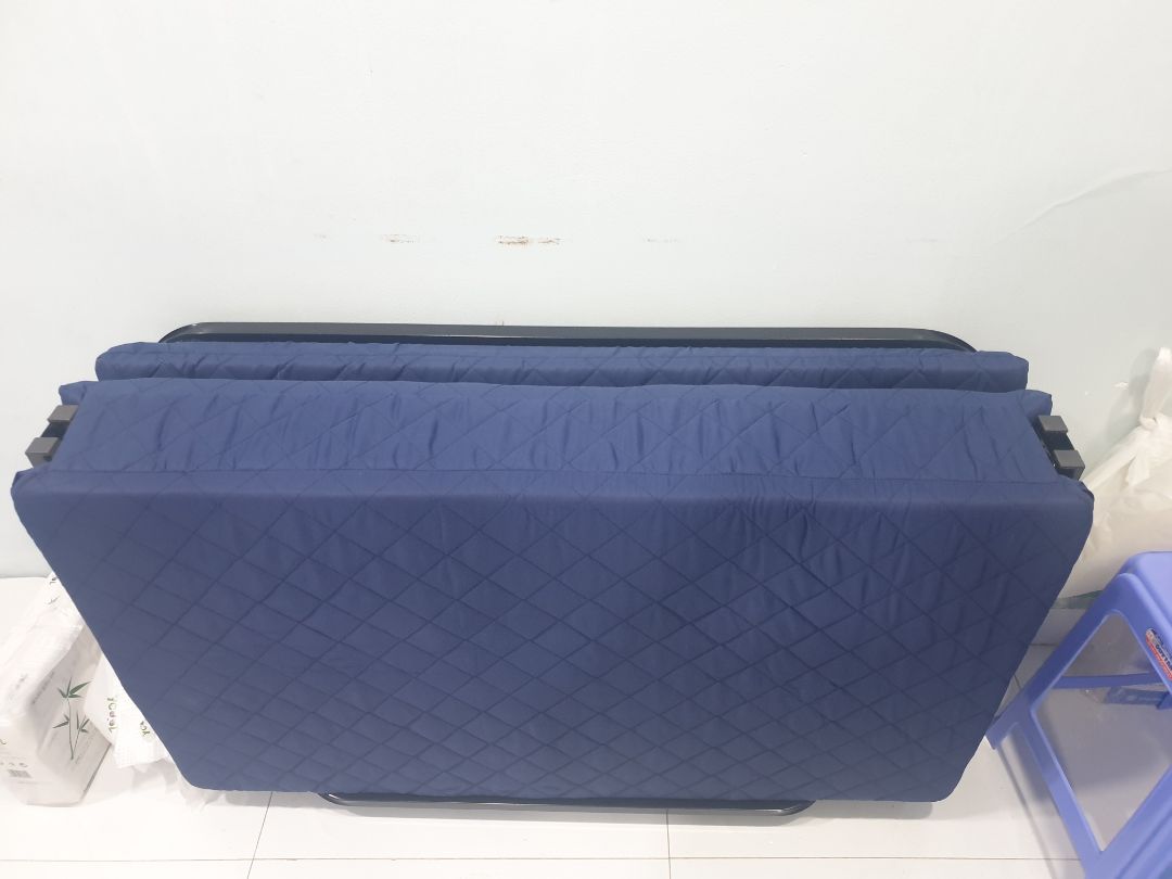 Sản phẩm xứng đáng 5 sao
Mình mua rộng 1.1m, ban đầu cầm thấy nặng sợ sử dụng vất vả, tuy nhiên sau khi sử dụng thì thấy tiện lợi, dùng và lắp gọn gàng quá dễ dàng
Sản phẩm nằm khá êm, thoải mái cho việc nằm xem tivi, ngủ trưa tiện lợi, và mình nghỉ vẫn thích hợp cho người lớn tuổi nghỉ ngơi
Shop tư vấn nhiệt tình :)